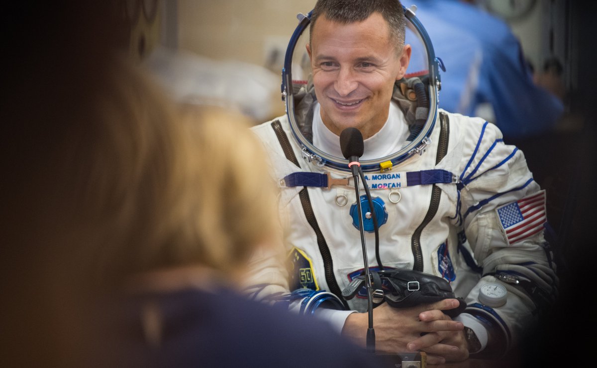 NASA_Astronauts's tweet image. Astronauts take fashion seriously...👨‍🚀
Spacesuits aren&apos;t just for looks, they&apos;re critical life support systems. The orange and Sokul suits are worn inside of spacecrafts during launch/reentry, blue suits are worn on Earth, &amp;amp; EMU spacesuits protect astronauts on spacewalks. #NYFW