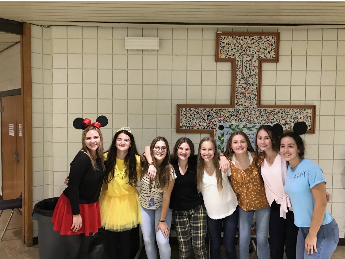 STMLCB's tweet photo. All smiles at the freshman dance for STMLCB freshman and upperclassmen STMLCB members on student council @katgrace0902 , @ameliahebert_ , @sophieperkinss
#CircleOfOne https://t.co/sLevS4z0OV