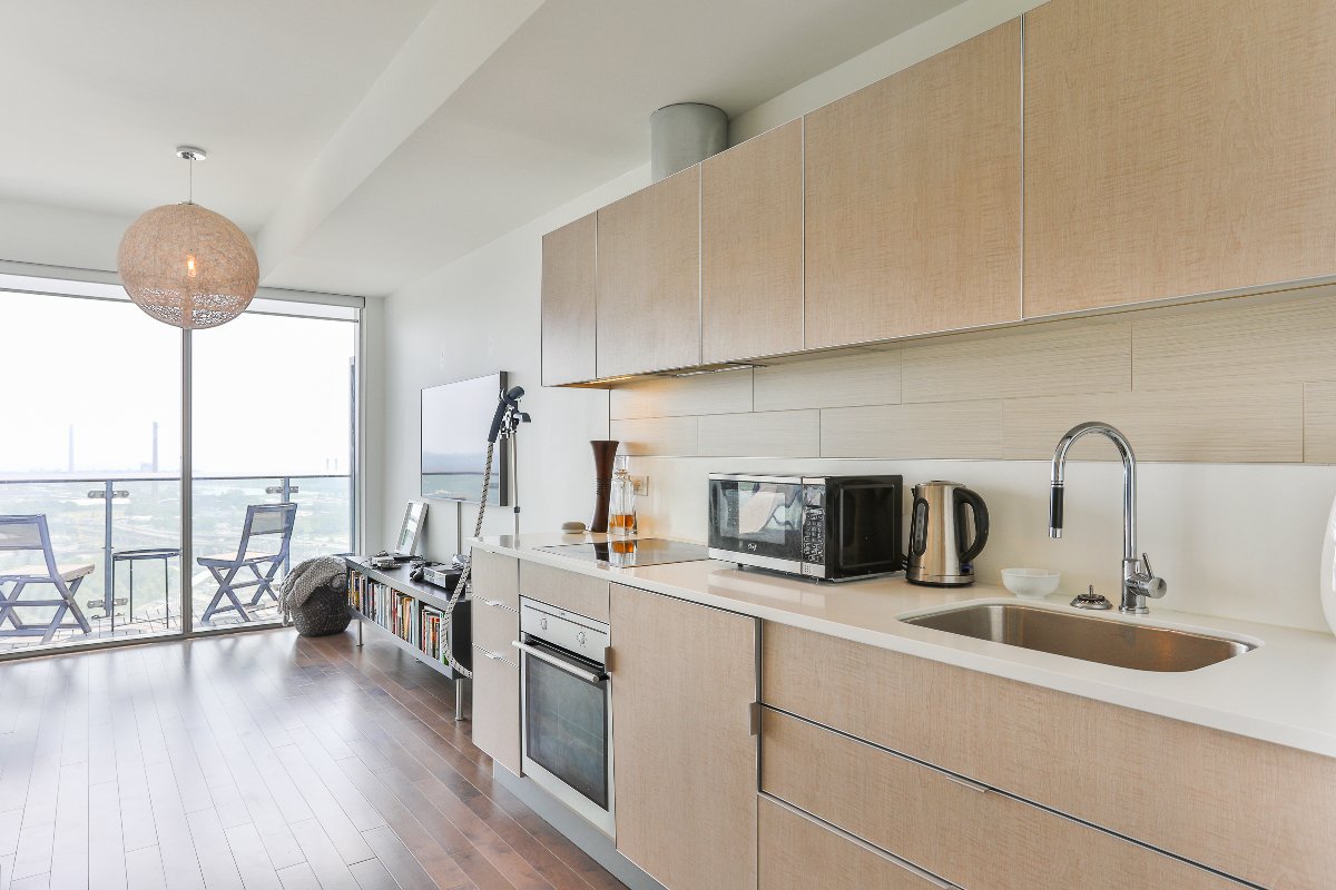 GTAHomexperts's tweet image. Check this out distillery living at it&apos;s best! Absolutely stunning, upgraded condo with large balcony facing an unobstructed with of the lake. Hardwood floors, European appliances, built-in closet organizers, and upgraded light .. jazz-samra.cb1.so/gyblfx