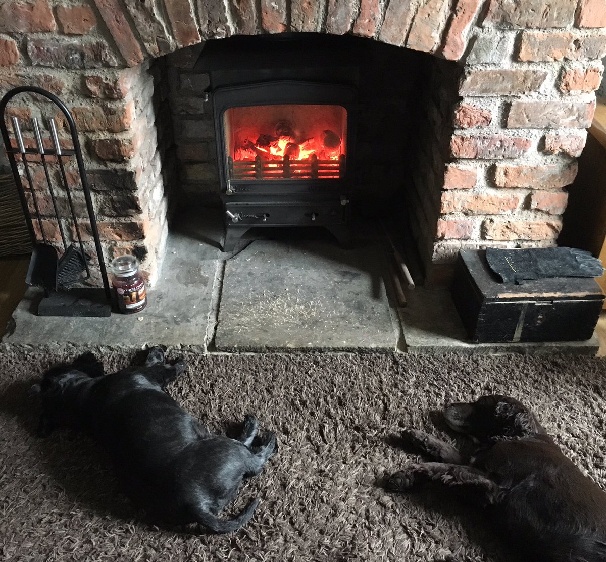 BaileyHJoinery's tweet photo. Taking orders for Christmas #woodenwindows and #woodendoors don’t get left out in the cold this winter https://t.co/uxAgBSnbNv