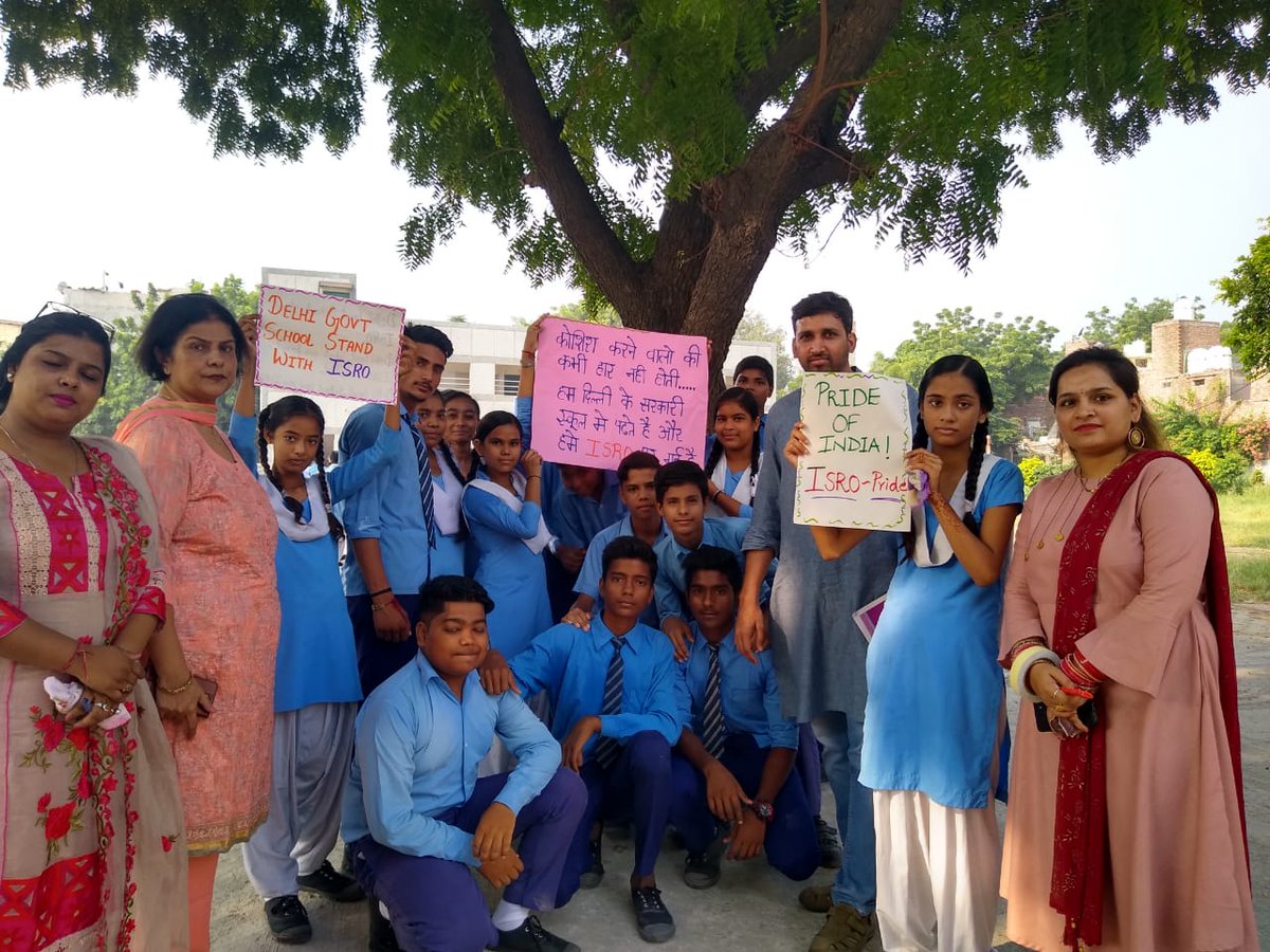 Science always facinates and facination becomes astounding when you have #ISRO

 #DelhiGovtSchool students and teachers are standing in solidarity with our scientific community. 
#ISROweareproudofyou