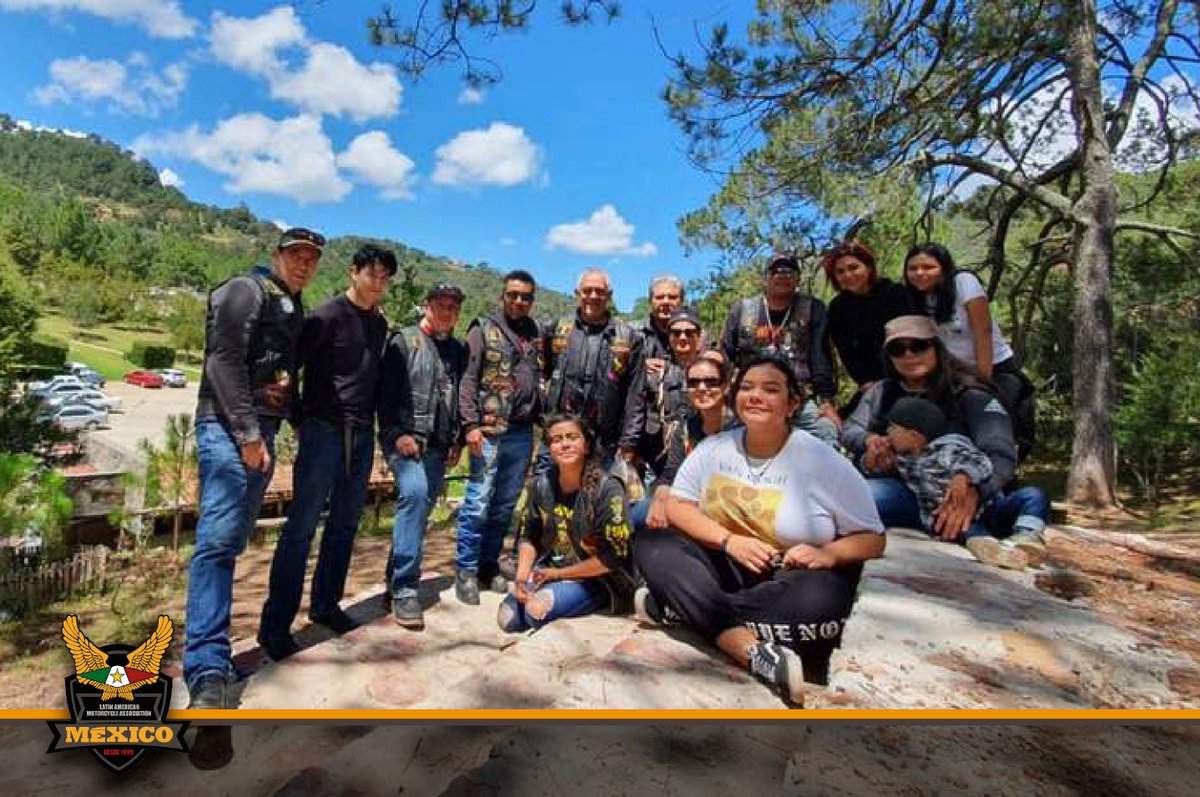 LAMAMxOficial's tweet photo. Nótese el sufrimiento de nuestro capitulo Ciudad de México en su rodada rumbo a San Joaquín, Querétaro. ¡A la próxima nos invitan no sean gachos! 🏍😎
#LFFL #LAMAMX #MOTOS #Motorcycle #MotoLife #Motovlog #SomosLAMAMx #LAMACiudadDeMexico https://t.co/6tfhIHygQA