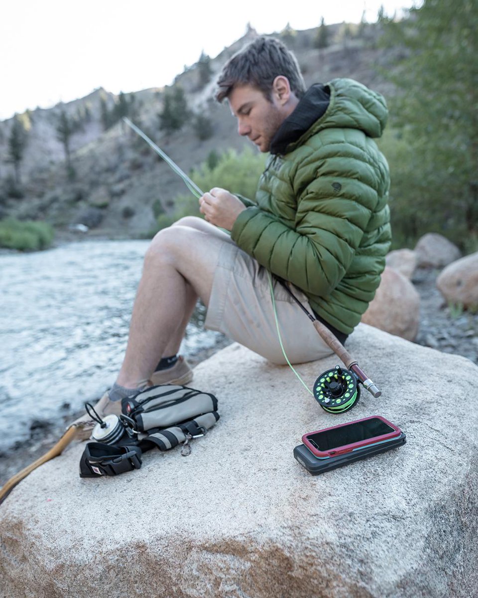 LifeProof's tweet photo. When ambassador .@_BWPhoto goes fishing, he keeps his phone charged with the Power Pack 10 Qi wireless charger. ๐ฃ ๐ Get yours: https://t.co/vSugquWTfa ๐ท: @_BWPhoto #LifeProofPowerPack #ShowUsYourProof https://t.co/VC25uXuZYH