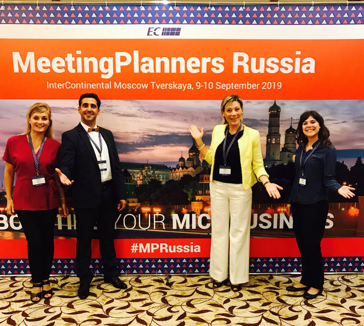 Aujourd'hui, un bout de l'équipe est en Russie pour présenter notre nouveau dîner-spectacle !
#onlylyon #lyon #dinershow #businesstravel #Russia #Moscow
