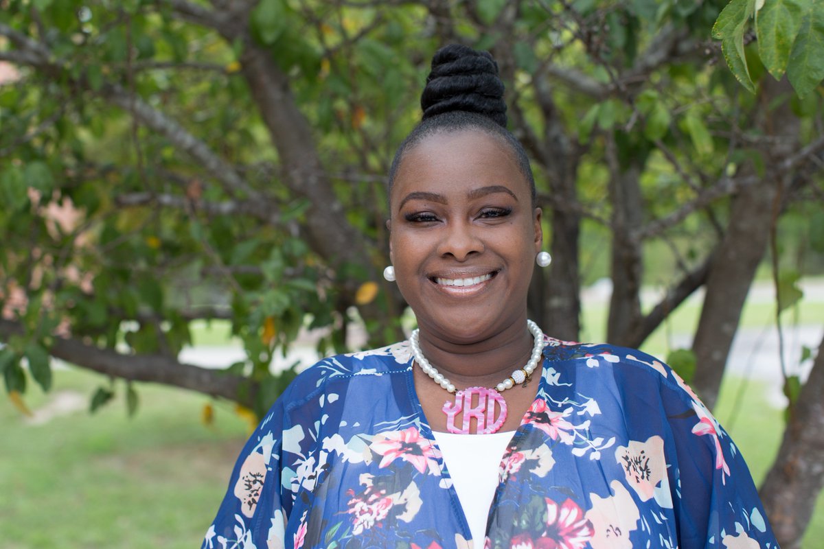 Meet CMC’s community care coordinator Yolanda Roary. In her role as a transitional care nurse, Yolanda helps patients move from hospital to home. She loves guiding clients through the doors of better health! #MeetCMC #CommunityHealth #pavingthepath