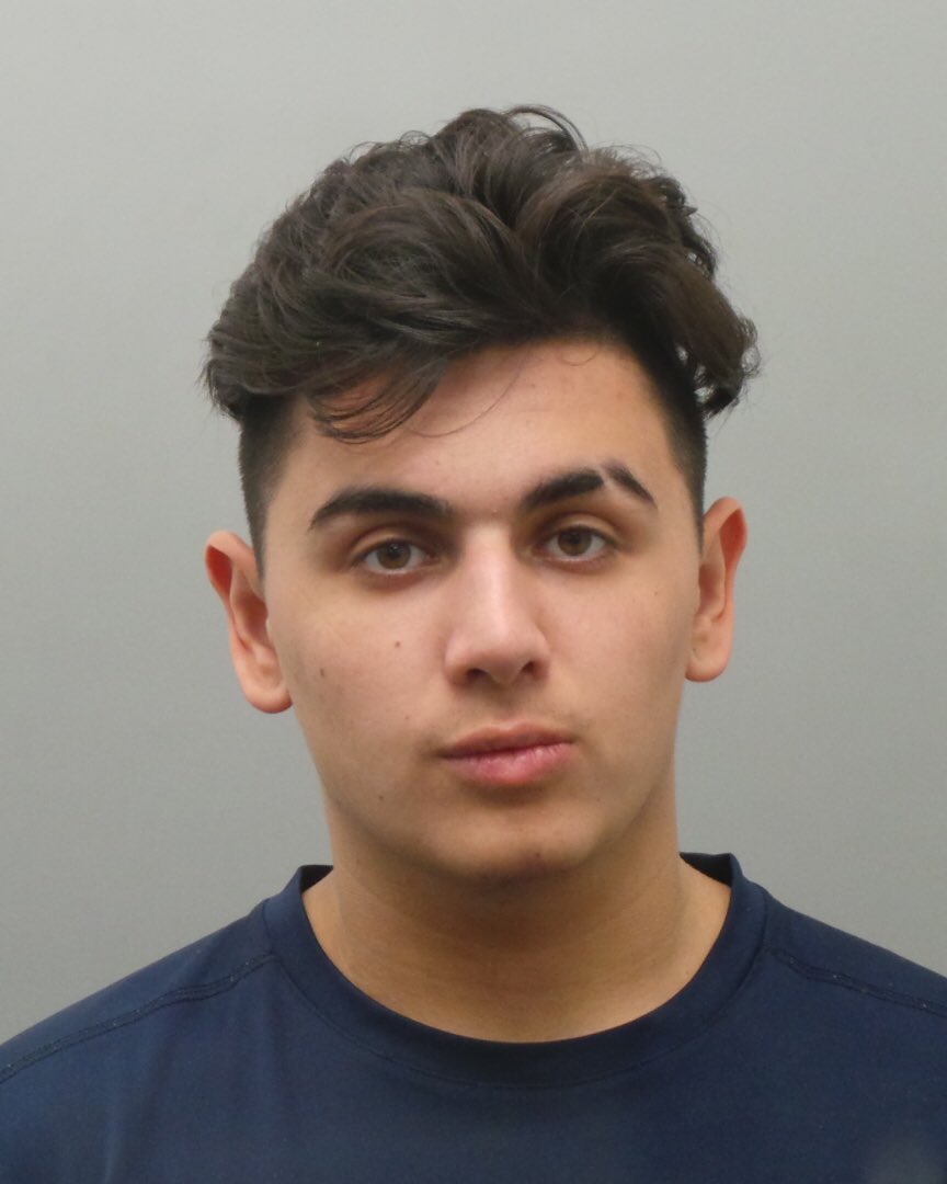 EmmaHoggTV's tweet photo. NEW: @stlcountypd needs your help finding 19-year-old Dominic Yocco. He’s accused of luring 6 teenage girls to his home using @Snapchat and sexually assaulting them. Investigators believe there could be more victims @KMOV #KMOV https://t.co/TQD7O9e3tJ