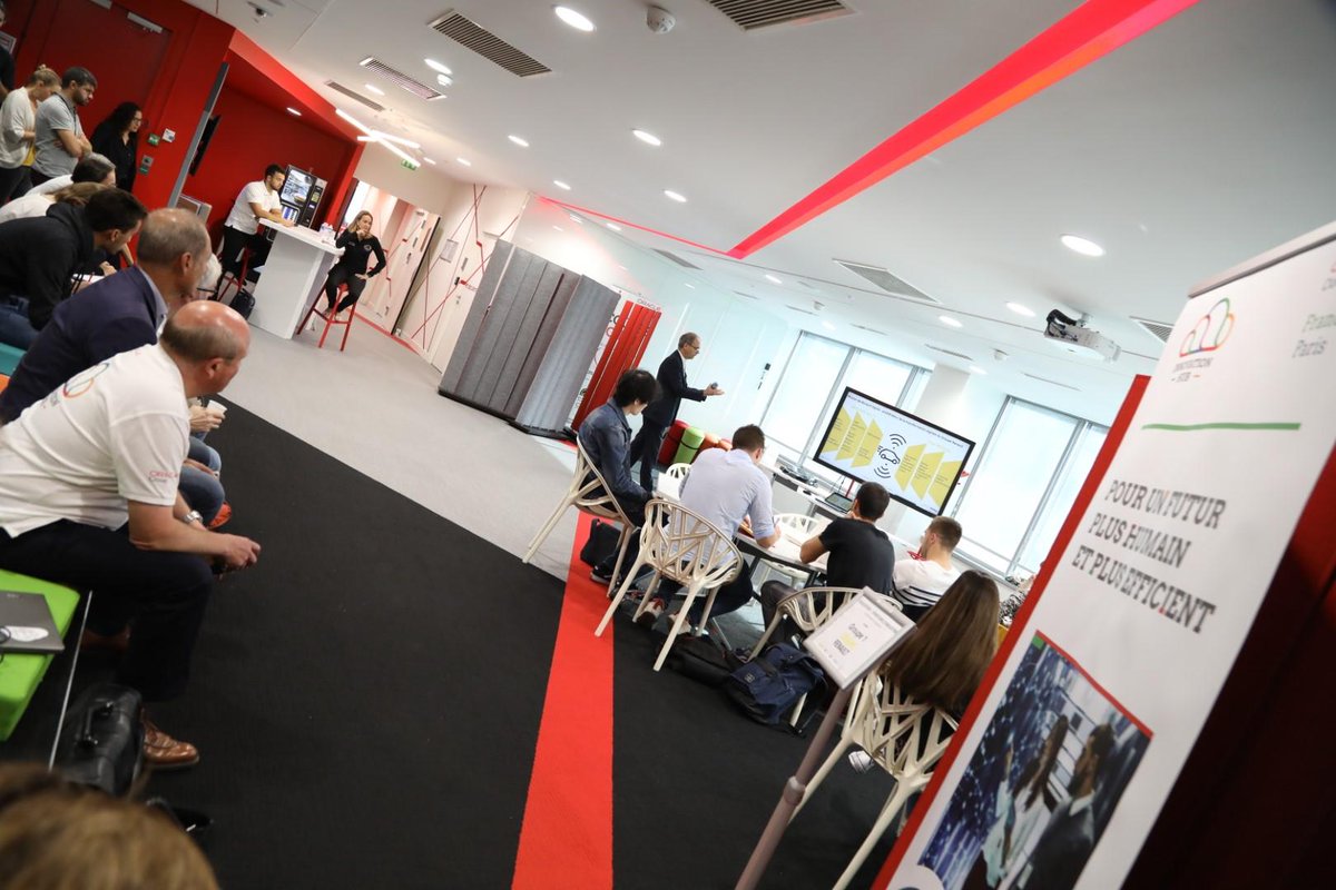 IESEG's tweet photo. Les étudiants du Master #DigitalMarketing &amp; #Innovation participent à un #Hackaton sur des problématiques posées par @AirFranceFR, @orange et @RenaultDigital_ au siège d'@Oracle_France 

#IESEGExperience #OracleHackaton https://t.co/incWhILIi5