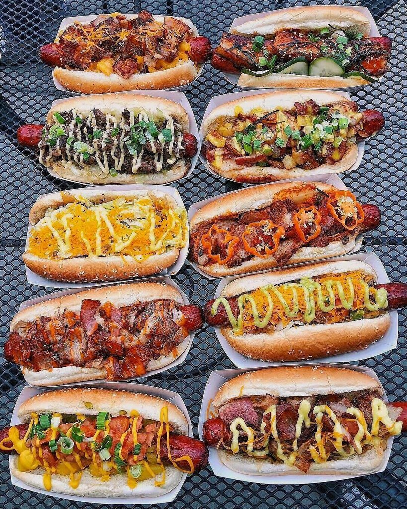 goldbelly's tweet photo. hot dog HEAVEN. 😇🌭 there's a 'dog for every celebration trending *right now* on #Goldbelly -- which one are you craving?! 👇🚀 #FoodExplorers 👉 SHOP NOW:https://t.co/hacEld7qfK
#hotdogs #viennabeef #papayaking #waltershotdogs #yougottaeatthis #noleftovers https://t.co/UoKWovhMnm