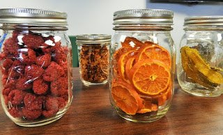Did you know that dried fruit retains a high nutritional value? It can keep for long periods, it is easy to store, and it is convenient and healthy snack: ow.ly/O1zv50w2PH6 🍑🍎🍒#nutrition #driedfruit #fruit #healthysnacks