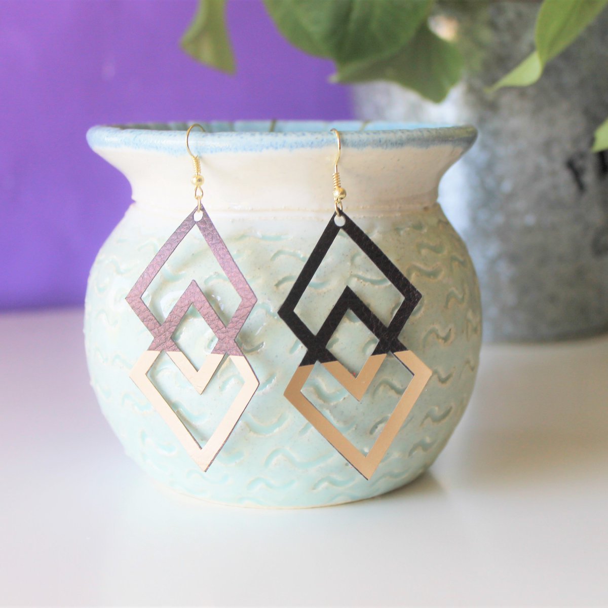 SewSimpleHome's tweet image. Leather earrings are super simple to make and look amazing! #cricutmaker #leatherearrings
sewsimplehome.com/2019/03/diy-le…