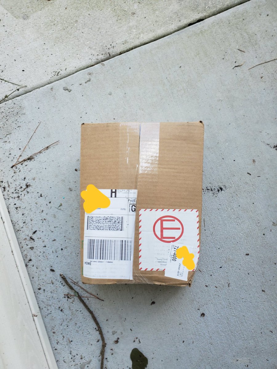 chipisthisguy's tweet photo. Dear @FedEx, do you train your drivers to throw boxes at houses? Saw one of your vans pull in and heard a thud as I walked to the door. Then I see your driver walking back to the van without a knock/ring. In Long, SC. https://t.co/8ziLh7Da8P