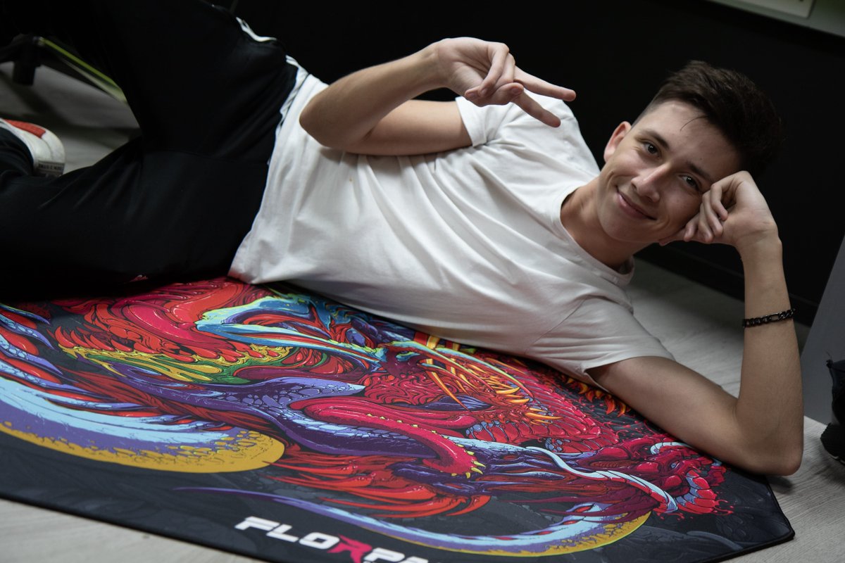 Requesting all Florpad selfies below 👀