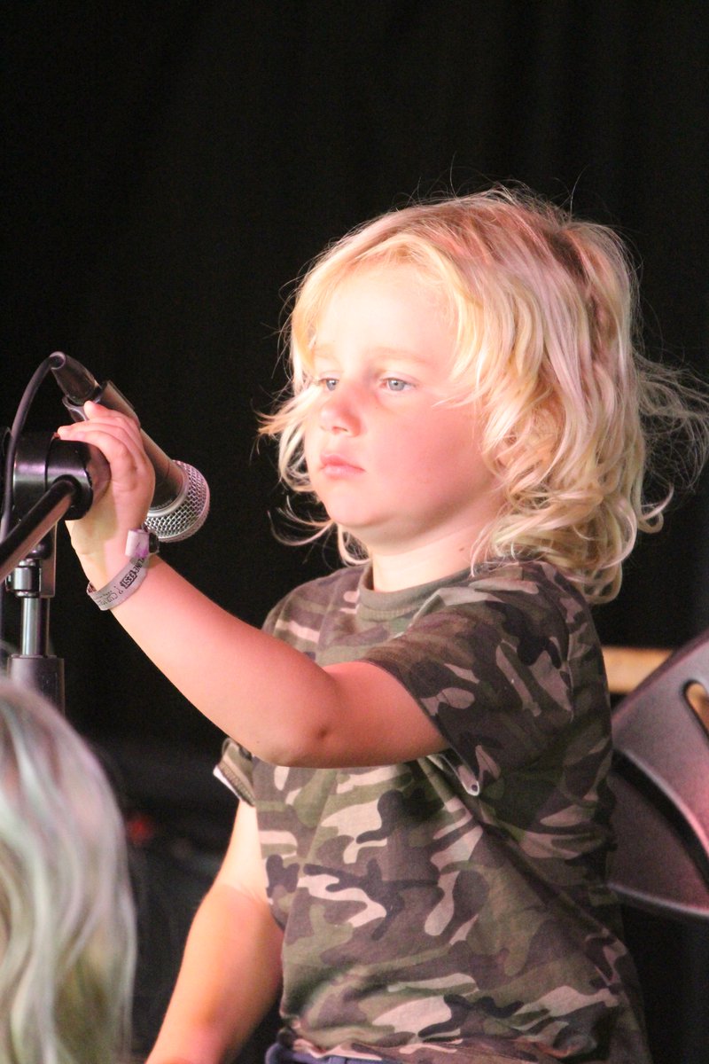 barefootbertha's tweet photo. The next generation of speakers @BylineFest #discuss #dance #music #laughter #politics #freespeech #familytime #bankholiday #festival #pippingfordpark #sussex #moranfilms Get your early bird tickets now, let the children have their say, that can't do any worse than what we got ! https://t.co/T1j9ddFDJR
