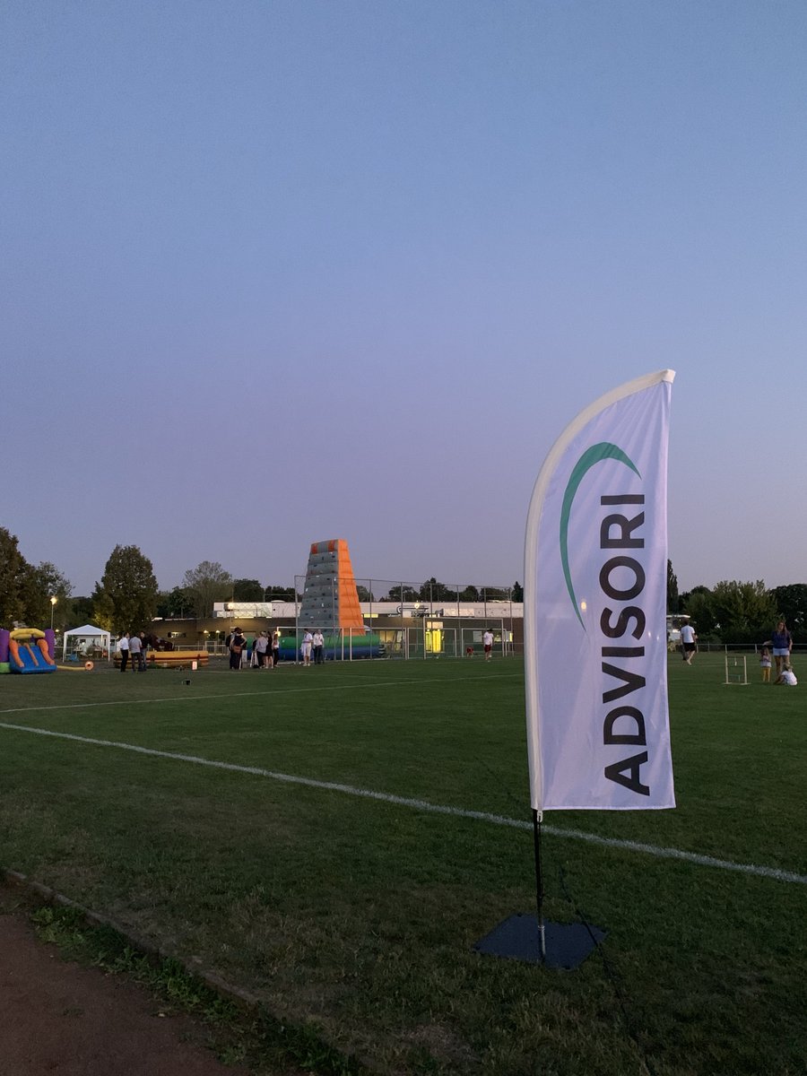 AdvisoriFTC's tweet photo. Über eine Woche ist es nun her, dass wir unter freiem Himmel mit Blick auf die Frankfurter Skyline unser ADVISORI Sommerfest unter dem Motto „5 Jahre ADVISORI“ gefeiert haben.#advisoriftc #Beratung #Sommer #Sommerfest #Firmenevent #Team #bullriding #Kletterturm #Hüpfburg #Fotobox https://t.co/ll5oGZ2dXe