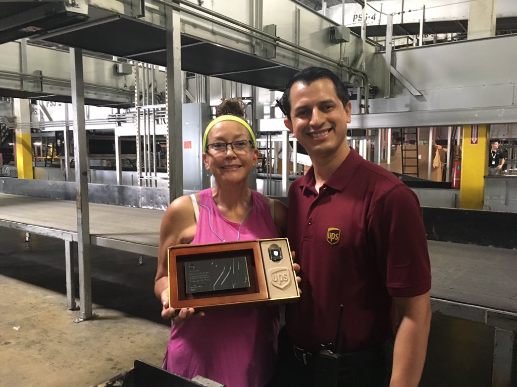 RScott312's tweet photo. 🚨🚨 !!! Award Alert !!! 🚨🚨 Congratulations Marie for 25 years of dedication to the company. We appreciate your service! #DaySortShenanigans #SuperUPSers @day_lions https://t.co/NHUeuorYPu