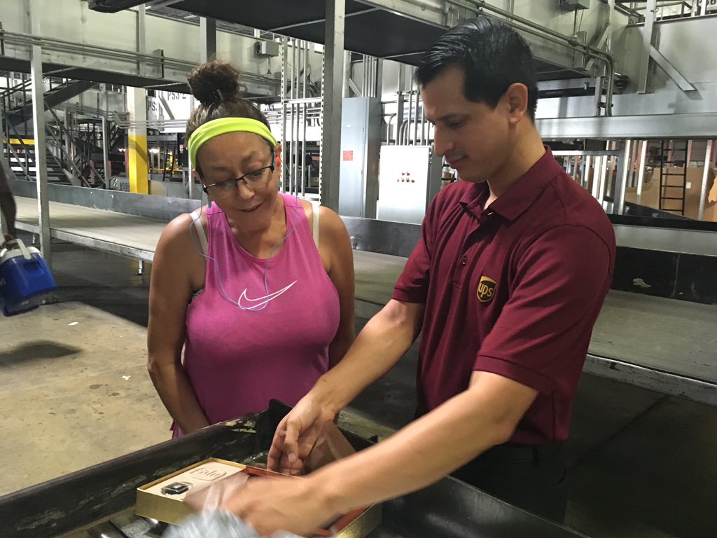 RScott312's tweet photo. 🚨🚨 !!! Award Alert !!! 🚨🚨 Congratulations Marie for 25 years of dedication to the company. We appreciate your service! #DaySortShenanigans #SuperUPSers @day_lions https://t.co/NHUeuorYPu