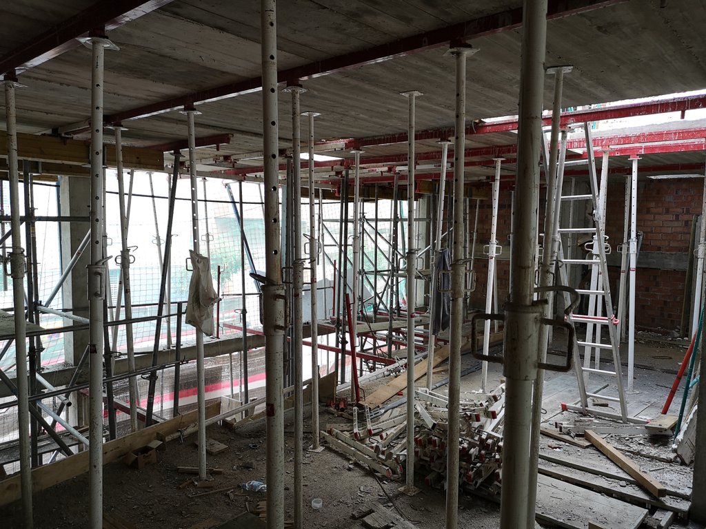 FerranVil1's tweet photo. Finalitzant l'estructura de formigó de l'edifici plurifamiliar que @grupvilavila està realitzant a l'Hospitalet del Llobregat. Finalitzats aquests treballs s'iniciaran tots els treballs d'acabats interiors. #edificacio #estructura #obres #hospitaletdelllobregat #edifici https://t.co/Z19IDEgDWO
