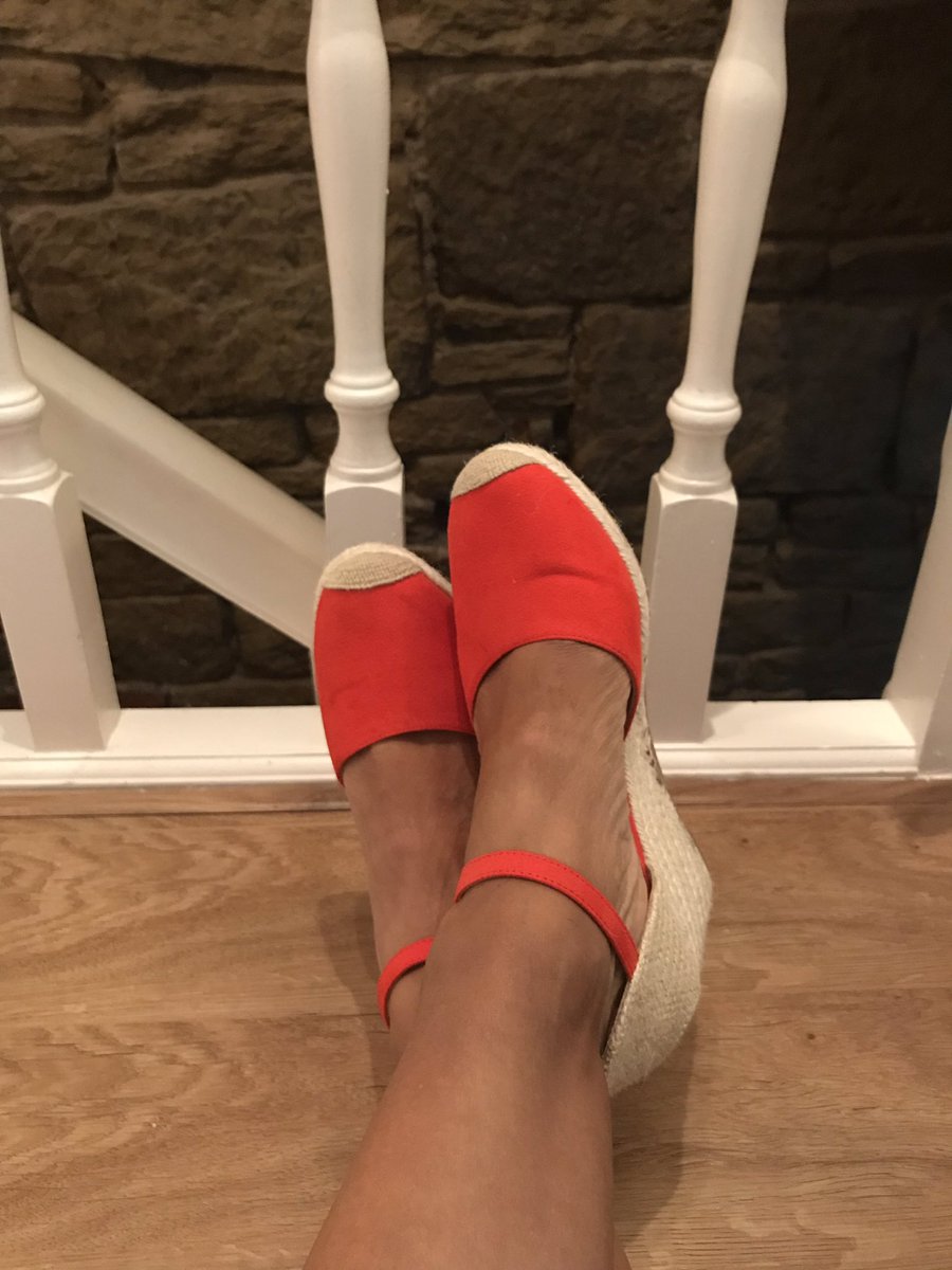 I am wearing red shoes to support FASD awareness day #RedShoesRock and tag in @Drymester_GMHSC  @Vickikg