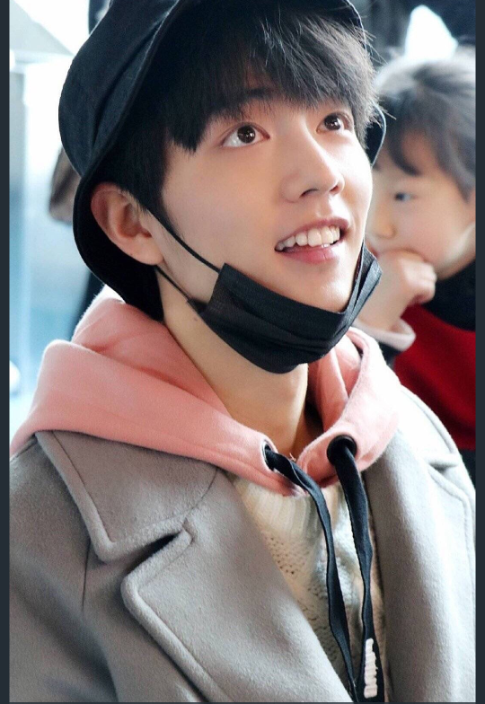 Vnas20's tweet photo. เมื่อไหร่จะมีคนเข้าใจสักทีที่ชั้นพูดว่าอยากได้จ้านเก้อเป็นเมียคือชั้นไม่เคยพูดเล่น!!! #เซียวจ้าน肖战XiaoZhan #จ้านเกอที่ไม่ได้แปลว่าพี่ #หวังอี้ป๋อทนได้ไง https://t.co/T3XqwvlQMq
