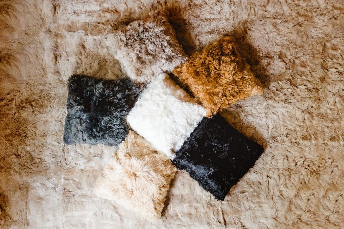 AlpacaPlush's tweet photo. Rare in-stock inventory Opportunity! We have seven colors in runner rugs, a 6 x 7 Suri fur rug, An 11 x 13 Suri fur area rug, and many 20" x 20" pillows and pillow sets. Handmade and finished in the USA!  Visit our luxury collections, https://t.co/cf2eTPPM5H

#fur,#furrug,#share. https://t.co/LeIqaqsDM7