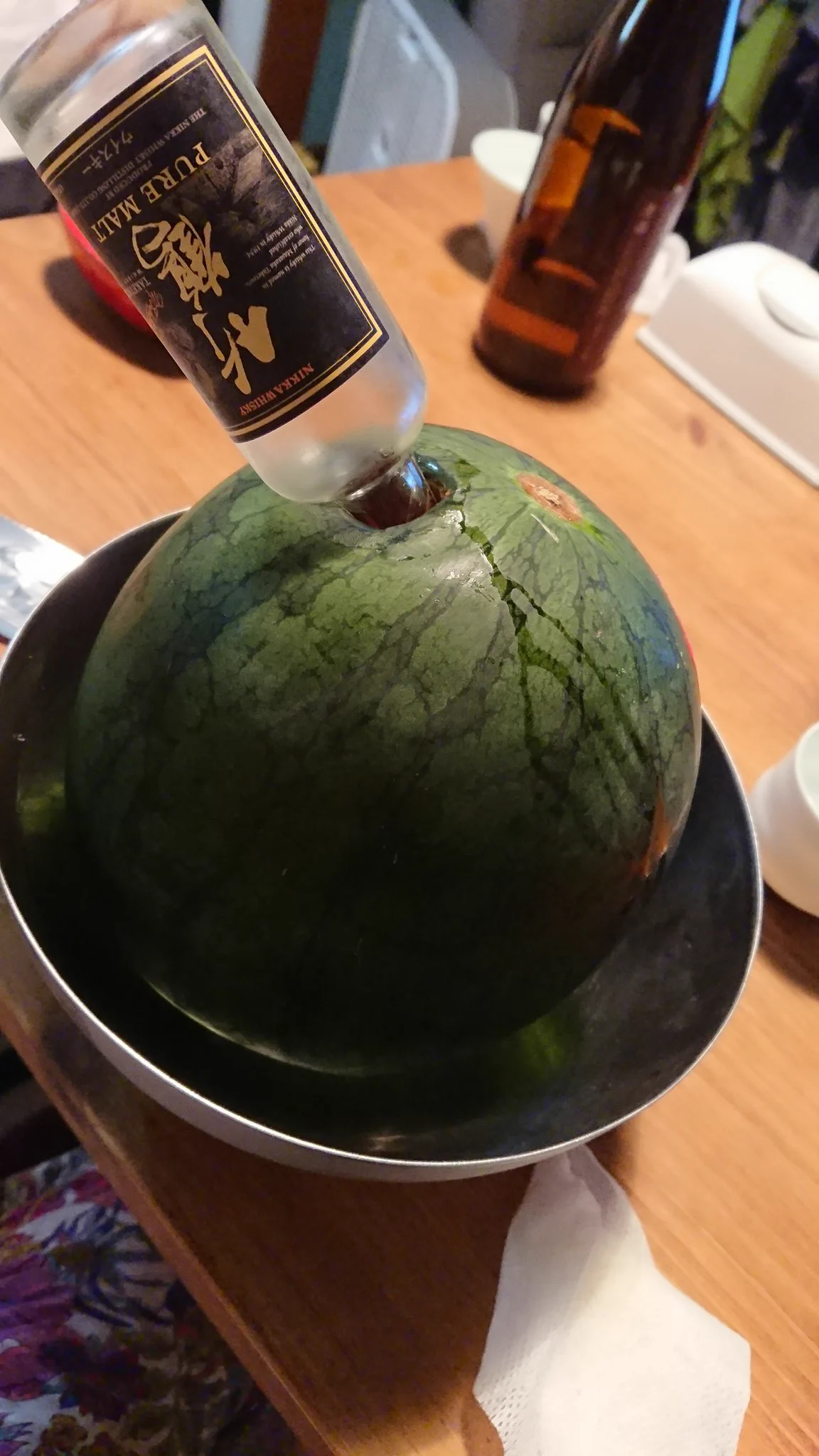 これヤバいｗｗミニウイスキー一本しみたスイカ。贅沢すぎる。