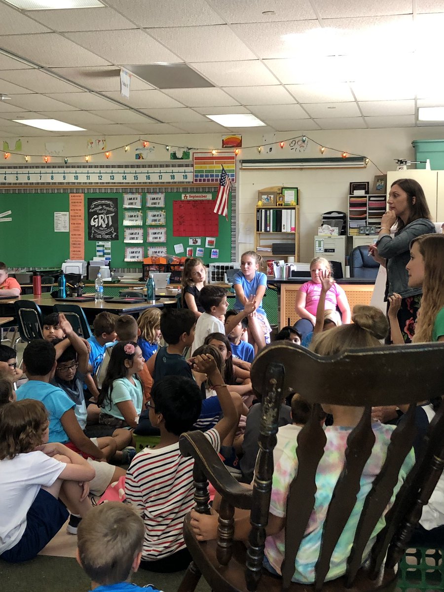 Team Grit loves having Liz Dooley stop by for the period to help teach about Notable Notebooks! 👏 #teamgrit #masonmoment