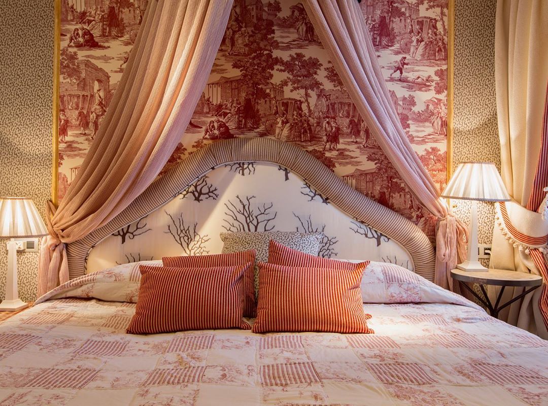 Rodeados de naturaleza, viñedos, hospitalidad y detalles para hacerte sentir que el tiempo se detiene cuando estás en #hotelpagodecirsus Os presentamos nuestra habitación Junior Suite.