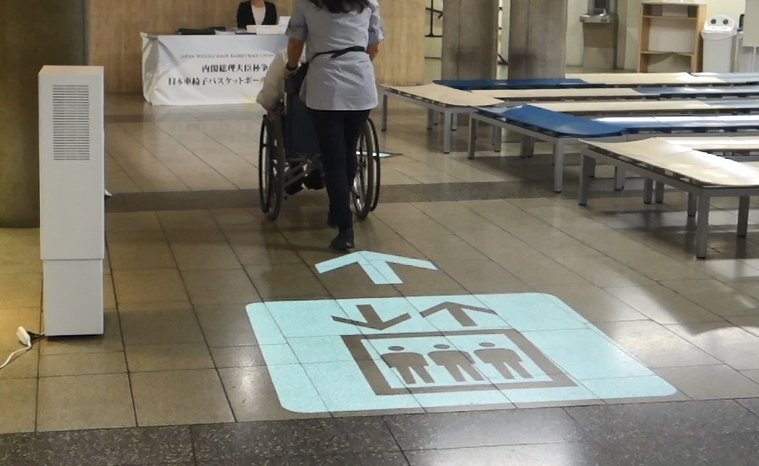 Mitsubishi_USA's tweet photo. Mitsubishi Electric Co. conducted a formal trial of its “dynamic sign” in Tokyo last week. This new technology allows the projection of animated images such as directions and alerts onto floors. #Signs #Signage #DynamicSign #Pedestrians #Technology #Symbols #Directions https://t.co/B8C2XhMEb8