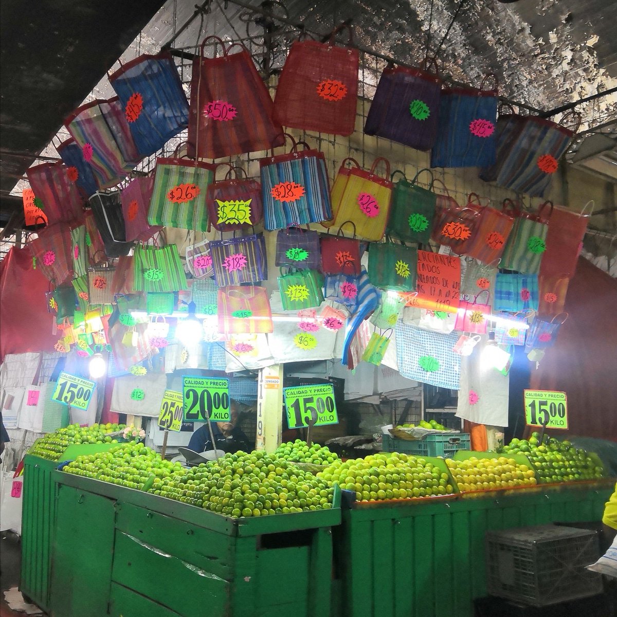 carlos_jhm's tweet photo. ¡Feliz lunes!

#HazMandado #ConBolsa #Limones

📷 MERCED NAVE MAYOR https://t.co/I8wG0nb1cC