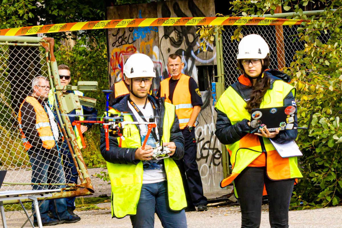 Drone Takımı üyelerimizden Can Berk Durmuş ve Elif Balcı Helsinki/Finlandiya'daki <a href="/ultrahackhq/">Ultrahack</a> in düzenlediği #DroneTournement 2019 yarışmasından bir ikincilik ve bir Microsoft özel ödülü ile döndü. Kendilerini tebrik ediyoruz. #muferobotics