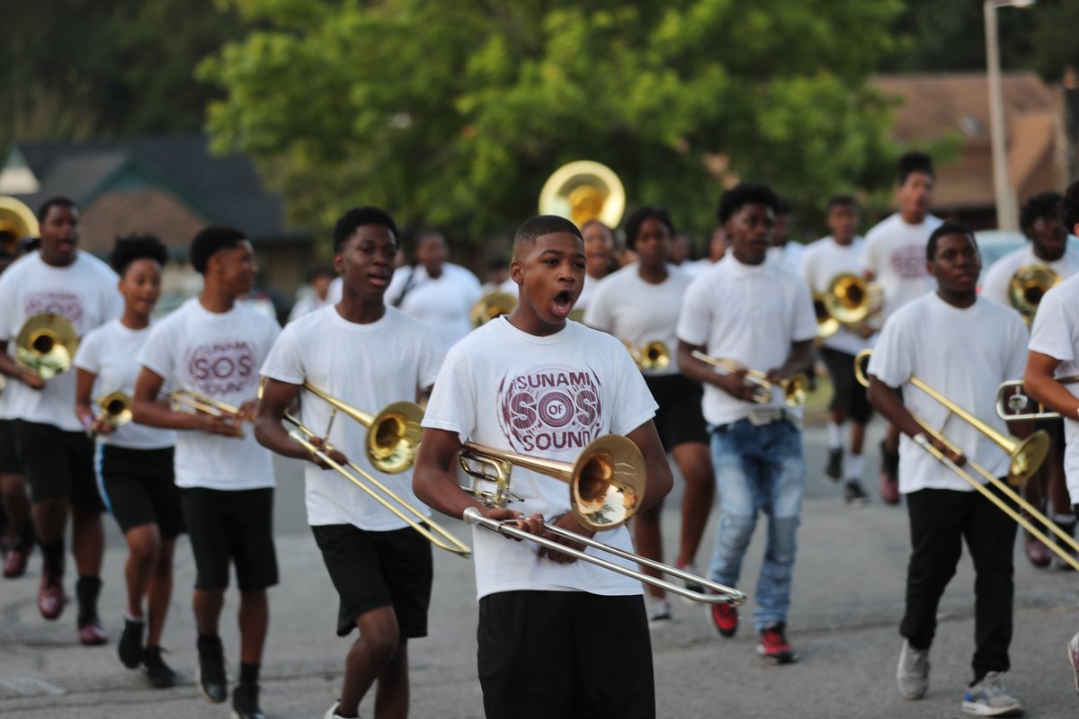 voiceofmscs's tweet photo. #SCS20In20 #Day20 at @CraigmontHS901 was a perfect way to end the tour. Craigmont is the birthplace of 88.5FM &amp; we are celebrating 45 yearsof broadcasting. What a performance by their band. We have talent all over @SCSK12Unified and we did our best to highlight them. https://t.co/3PY8o9m9q1