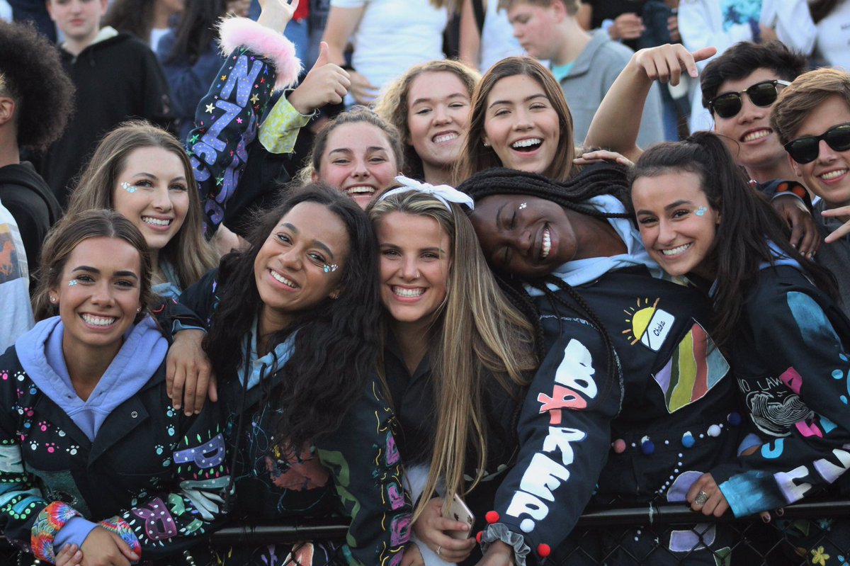 YearbookBps's tweet photo. Friday Night Lights... Lions’ Style! @bellarmine_prep @bps_activities #yearbook #bps #fridaynightlights #lions #capturingmemories #bpsfootball #bpsband #bpscheer #bestfans https://t.co/VWd4cfezCG