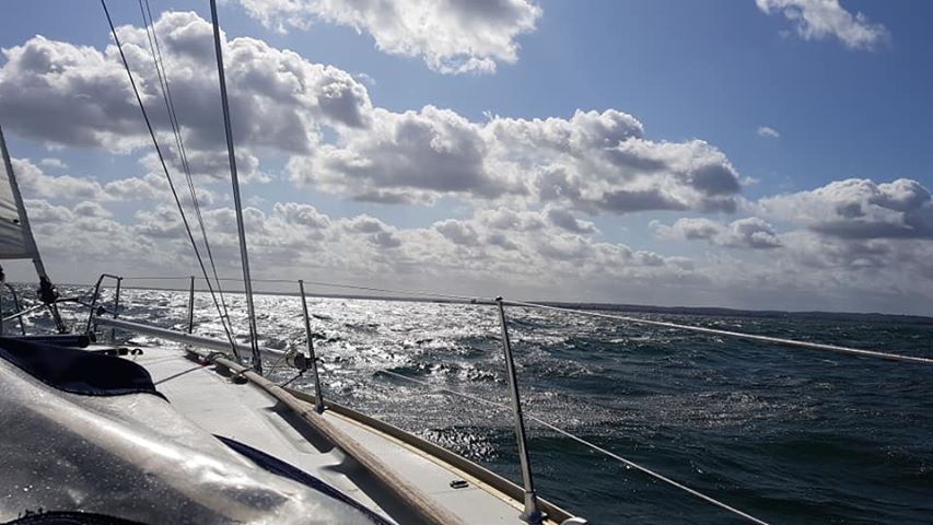 DatchetWSports's tweet photo. Special Offer 35% Off Skippered Yacht Charter From Hamble This Weekend - and it is due to be 35'C! https://t.co/BKJrGvDe2g https://t.co/8vmeUY8PiL