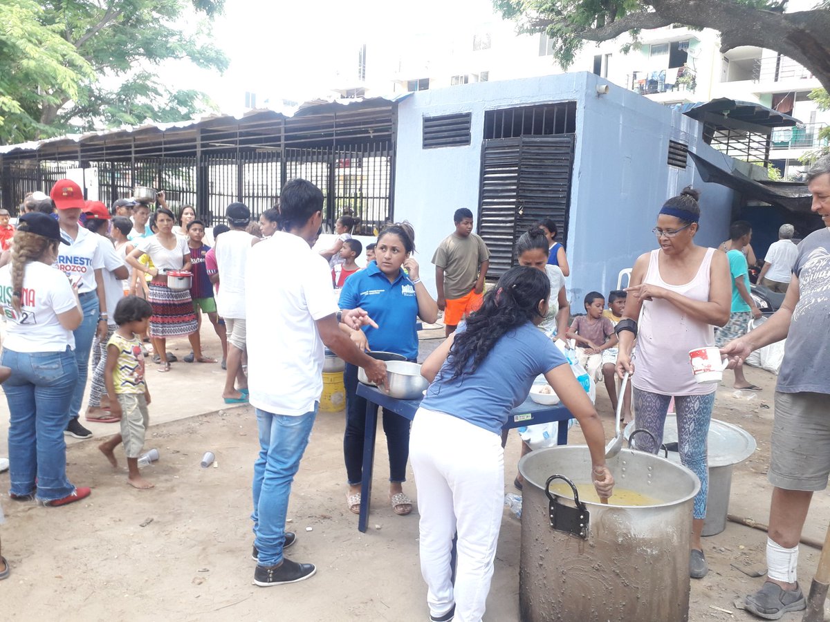 ASI2CristinaLuq's tweet photo. Desde los maestros en Nando Marin SANCOCHON con #CRISTINALUQUEZ @CristinaLuquez1 apreciamos los momentos con amigos y los hacemos realidad #ASI2 hazme el 2 ASÍ ✌ #PartidoASI #Valledupar  💛💚❤ https://t.co/SfQOlwMhTr