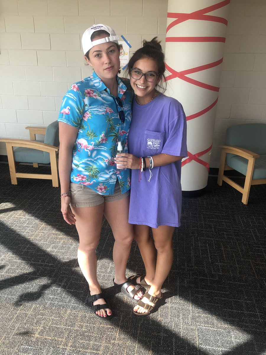 clairehoy7's tweet photo. and I oop- USE MY PROMO CODE: SKSKSK to get 50% off your next hydro flask 🌟 #phshoco19 @SOUTH_STUCO @WhatsUpSouth https://t.co/Wp9h9Dw8MH