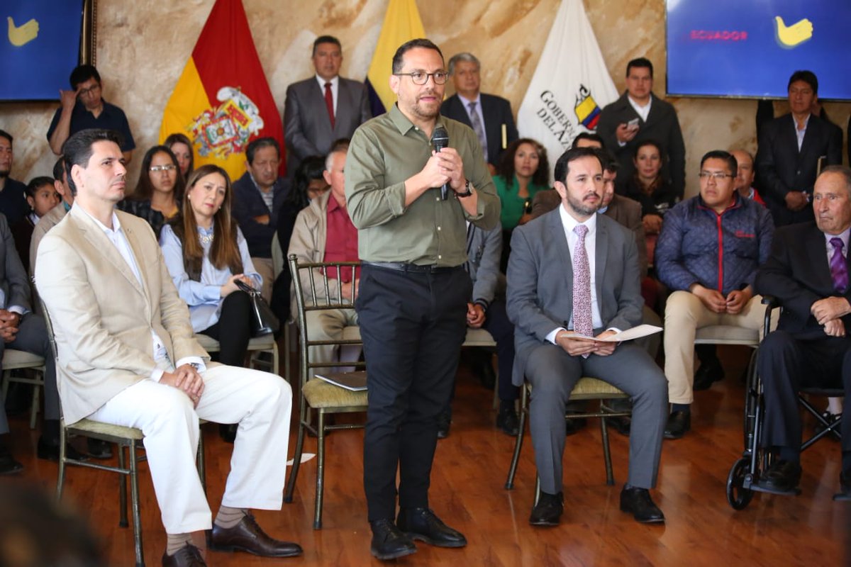 Parte de las buenas noticias que trae #UnidosPorCuenca es la presentación del Plan Integral de Fomento a la Economía Naranja: #EcuadorCreativo a los artistas, creadores y gestores culturales y patrimoniales de la ciudad y la provincia, concluye el Ministro <a href="/juanfervelasco/">Juan Fernando Velasco</a>.