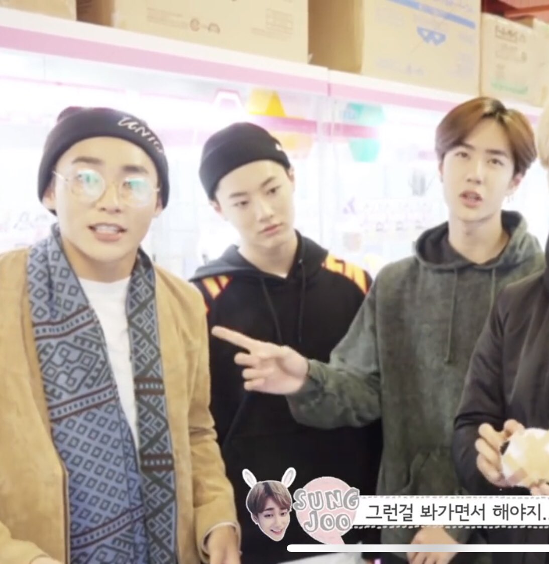 mernifestor's tweet photo. ค่ดทอมแอนด์เจอรี่ เด๋วตีเด๋วโอ๋ 😂 #bojoo #joobo #yibo https://t.co/rp7Paexo7F