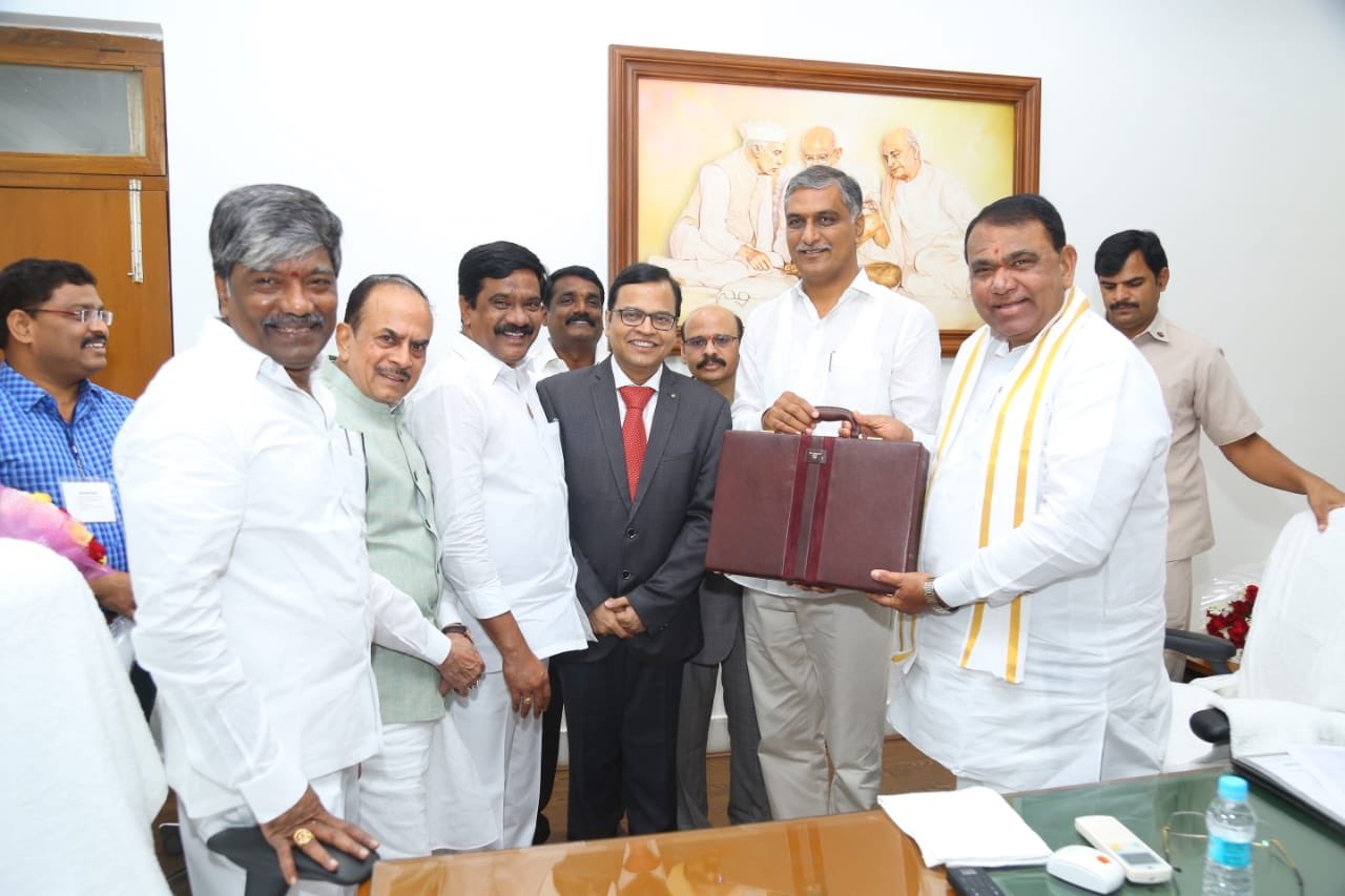 EECbtfTUYAIb80H?format=jpg&name=large