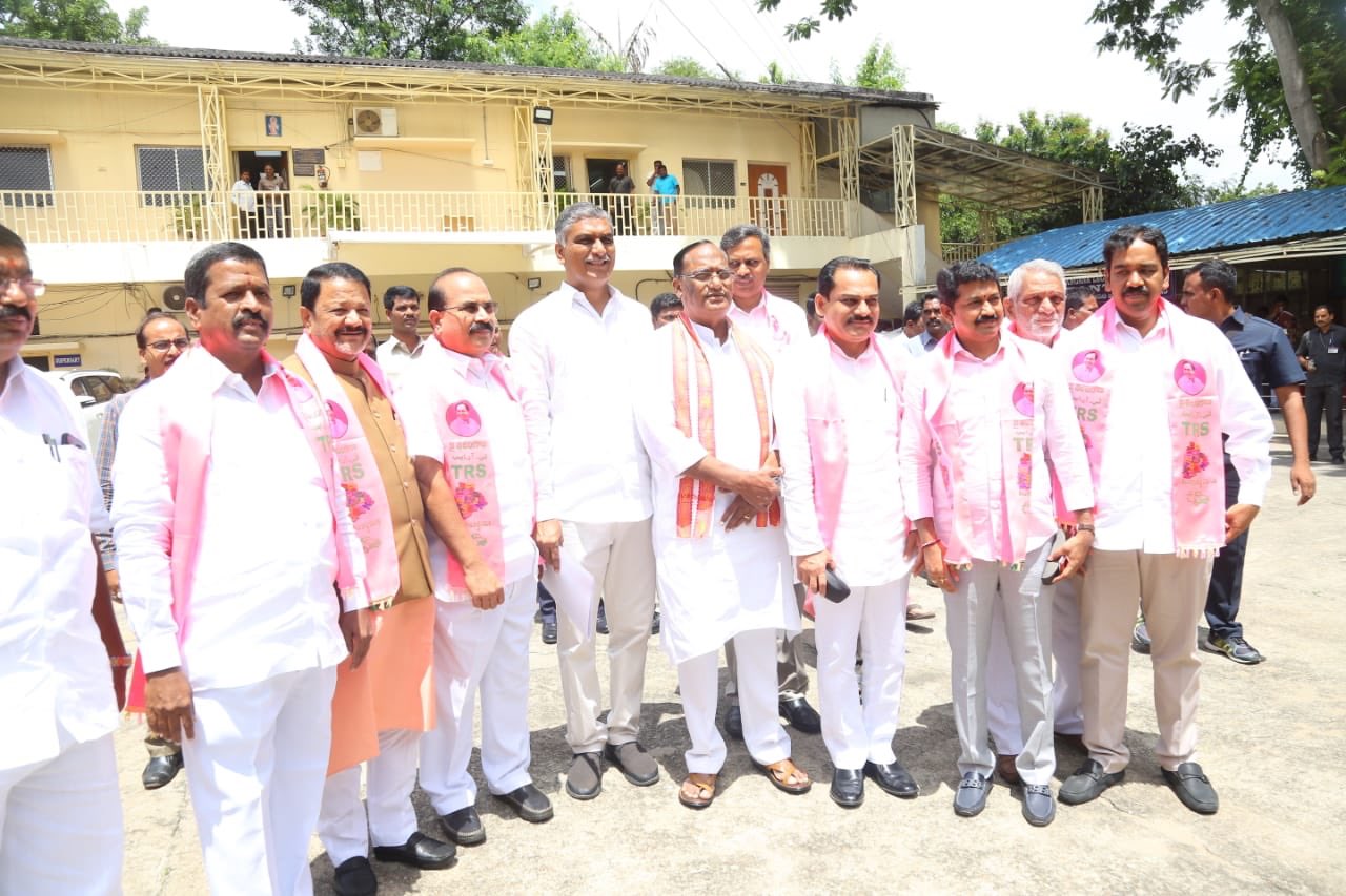 EECbtfTUwAExGLY?format=jpg&name=large