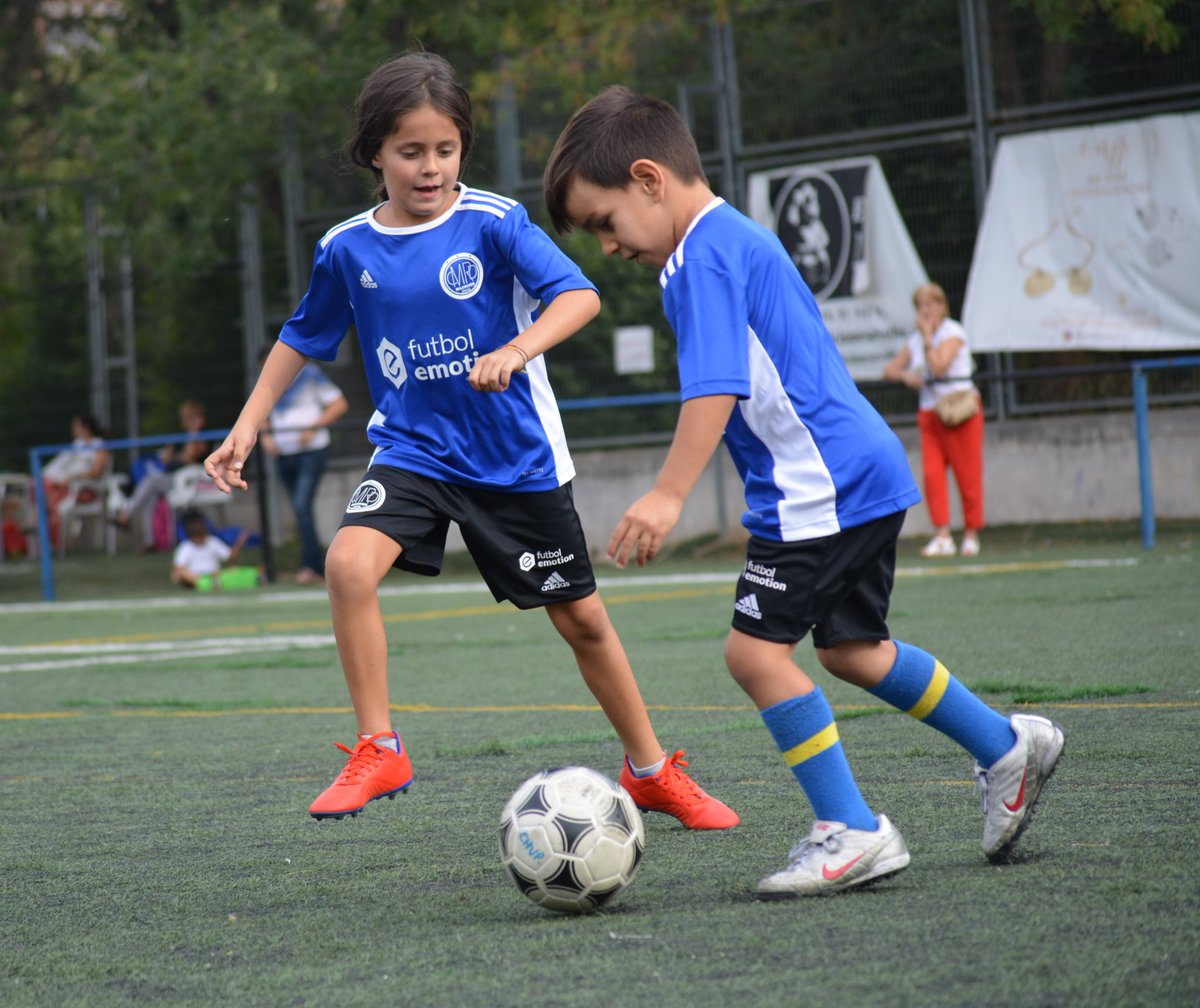 🆒 ¡Como mola nuestra nueva equipación 🖤💙 de <a href="/adidasfootball/">adidas Football</a> y de <a href="/futbolemotion/">Fútbol Emotion</a>! Y qué bien nos queda 🥰 #CDMasriver