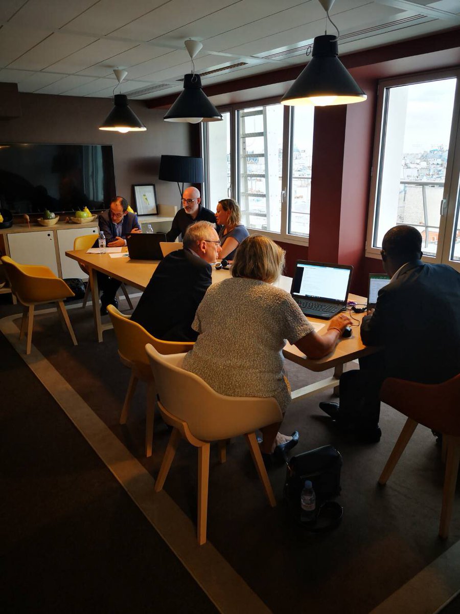 HanditechTrophy's tweet photo. Le jury d’experts #tech #innovation #rse en pleine délibération ! #htt19 🤔 https://t.co/7cRZSzf0ec