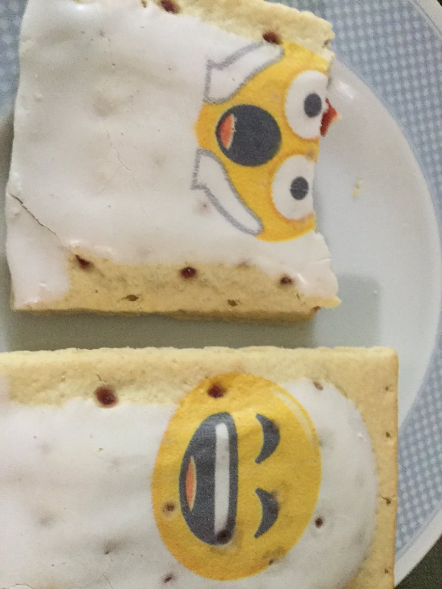 OMFGitsCameron's tweet photo. One of my pop tarts is screaming about being eaten and the other one is laughing at him. Very sadistic. https://t.co/e9TJw4BPLR