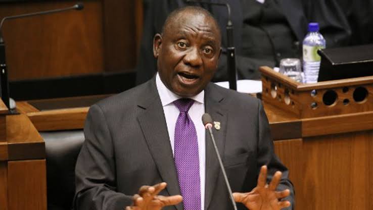 ThobelaFMYaka's tweet photo. #Tabakgolo 8PM - 9PM
President le baetapele ba bangwe ba kgadile ka bogale ditiro tša ditlaišo tša bana le basadi gammogo le dihlaselo tšeo di ganago go fela moo go hlaselwago le go utswetša dikgwebo tša bafaladi le tše dingwe tša ma SA.
#XenophobicAttacks #SheIsTired https://t.co/wxXkrYr2R0