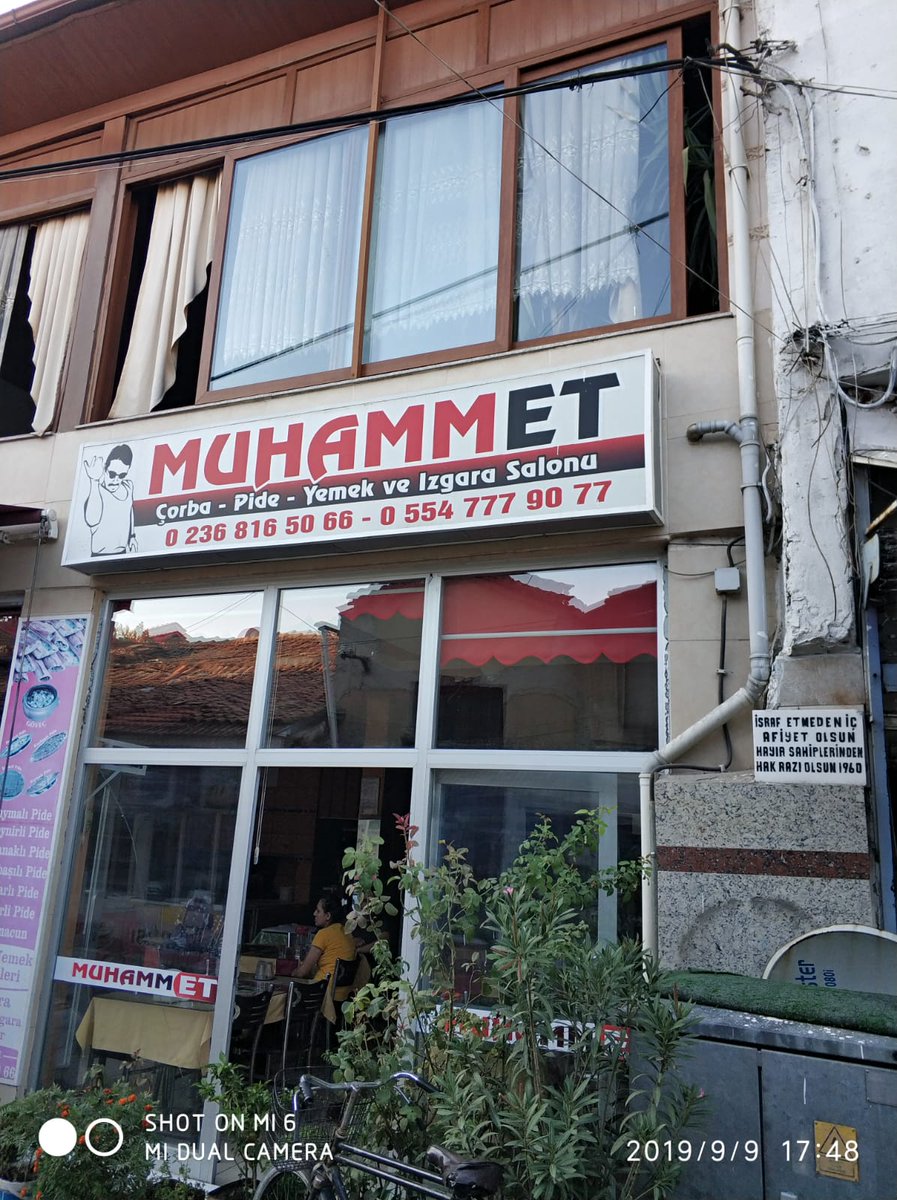 Taceddin_Kutay's tweet photo. Bu rezalet Manisa'nın Kula ilçesindeki basit bir lokantaya ait. İkaz eden vatandaşlara "elinizden geleni ardınıza komayın" diyecek kadar pervasızlar. Aşura günü tivit atmayayım istiyordum fakat Cedd-i Haseneyn efendimizin adına bu hürmetsizliği es geçemeyeceğim. İ��i rast gitmesin https://t.co/6c5TvfaGiJ