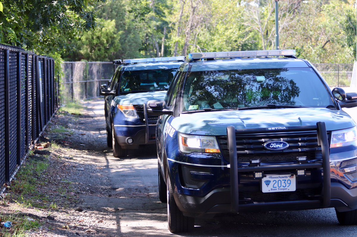 LiveBoston617's tweet photo. 🛑ACTIVE SCENE🛑

#MSP &amp; #MBTAPD on scene for the death investigation on the #Neponset Bike Path behind the #MBTA #Mattapan Station. 

Investigators on scene interviewing bystanders and collecting evidence. 

13:00 hours #BOSTON #Live #Now https://t.co/g3KdnFLqJs