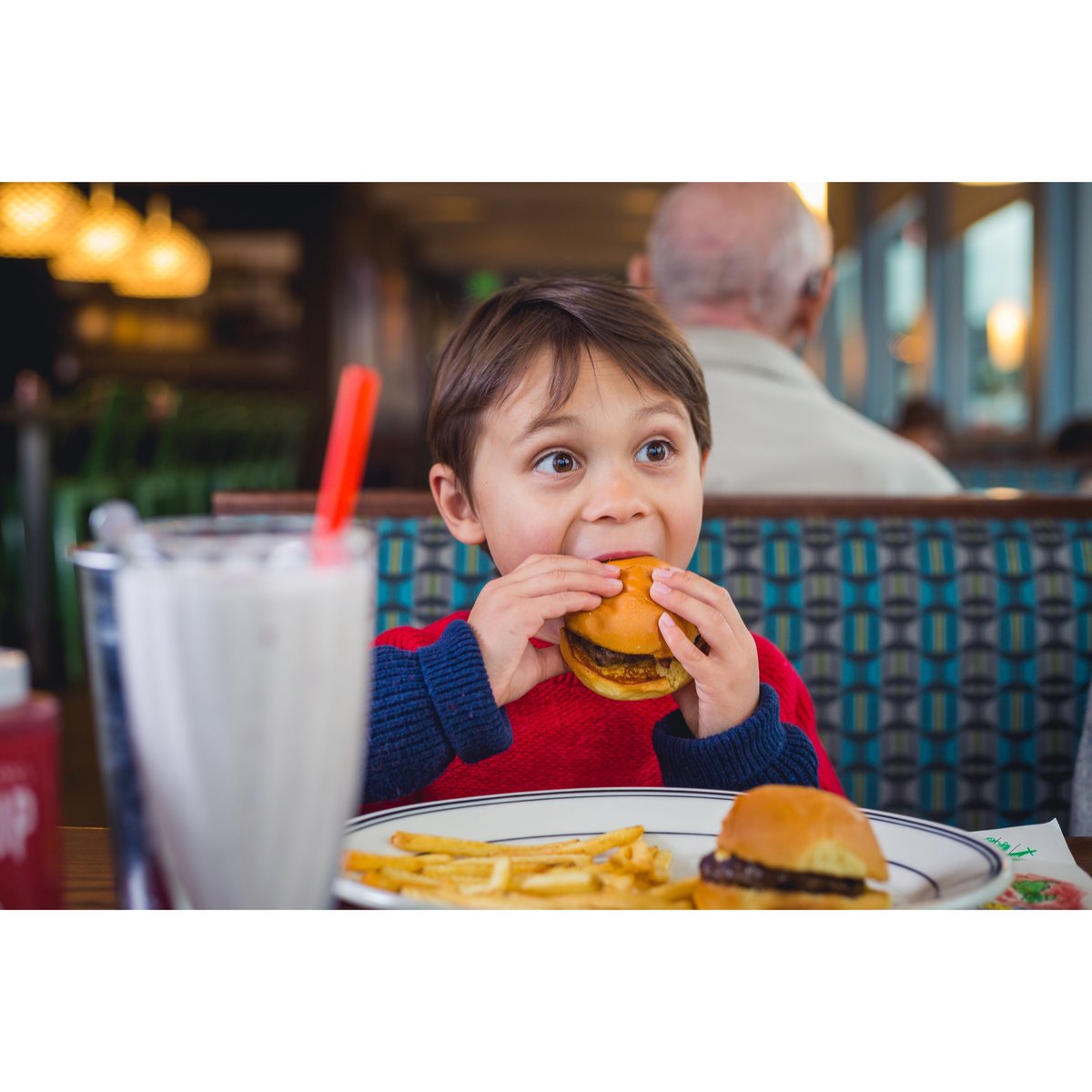 jacksprime's tweet photo. Monday’s for the kids! One free kids meal per adult entree! Plus live entertainment with Ben the Juggler! 
#mondayspecials #kidsforfree #kidsnight #familynight #family #entertainment #juggler #bayareaeats #foodie #craving https://t.co/GlA6lZ1b7n