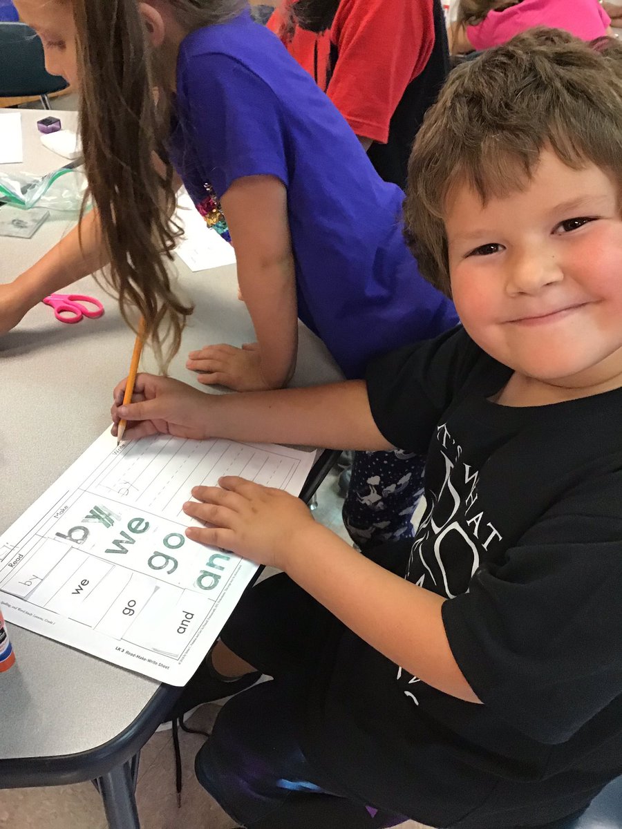 MrsWilliams211's tweet photo. We are having a great time naming and recognizing letters in words. #EastPennPROUD #LincolnROARS https://t.co/oMUryUaTMz
