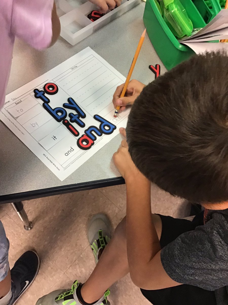 MrsWilliams211's tweet photo. We are having a great time naming and recognizing letters in words. #EastPennPROUD #LincolnROARS https://t.co/oMUryUaTMz