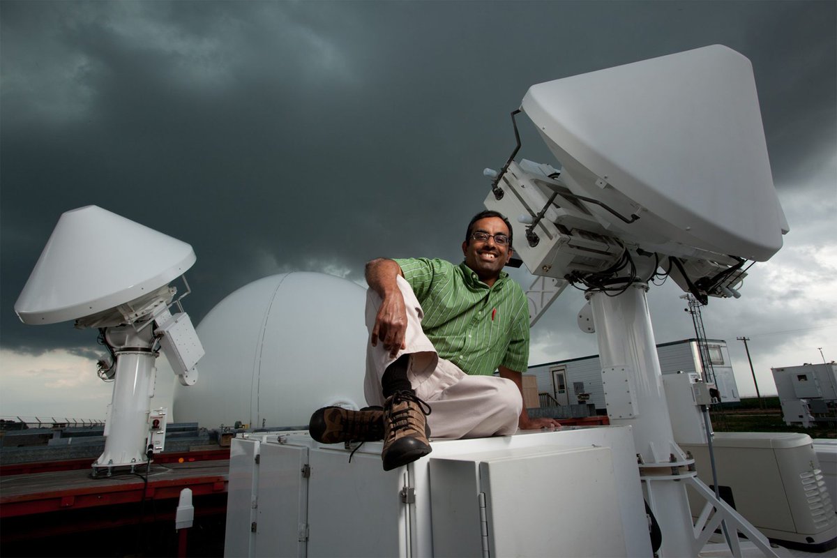 CSUEngineering's tweet image. Professor Chandra receives the @IEEE_GRSS Distinguished Achievement Award. Professor Chandra says he is most proud of the people he has had the opportunity to mentor and advise col.st/XYWEQ