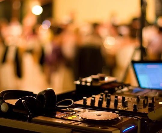 FastBreaksEnt's tweet image. Can our DJs create an entire playlist without assistance? Of course. While we can craft a playlist based on specific requests, we can also create an entire playlist for an event without specific requests – plus we can play guest requests at the event too.
#Dj #Djlife...
